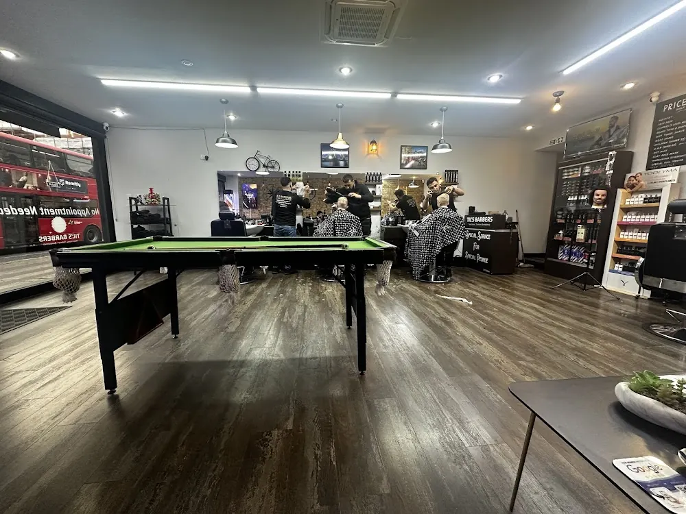 The lounge with the pool table and barber chairs at 31 High Road